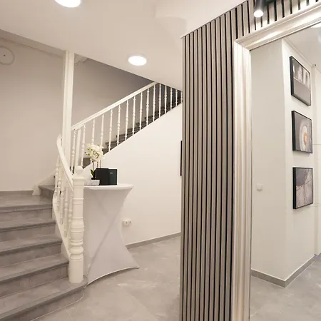 Luxury - Ia - Elegante Mini-suite I Stock Daire *